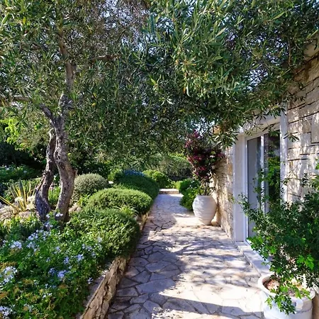 Juniper House Villa *