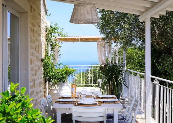 فيلة Juniper House